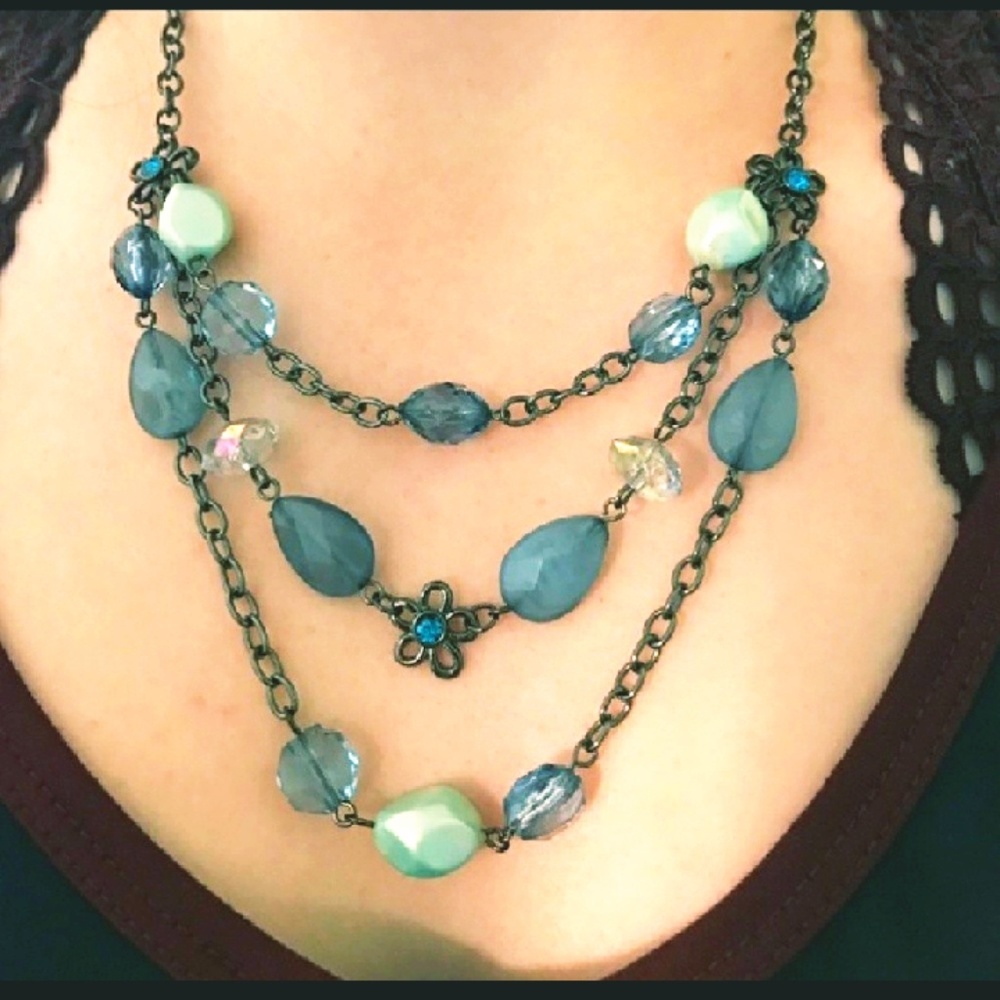 BLUE TEAL AND GREEN BEADED NECKLACE